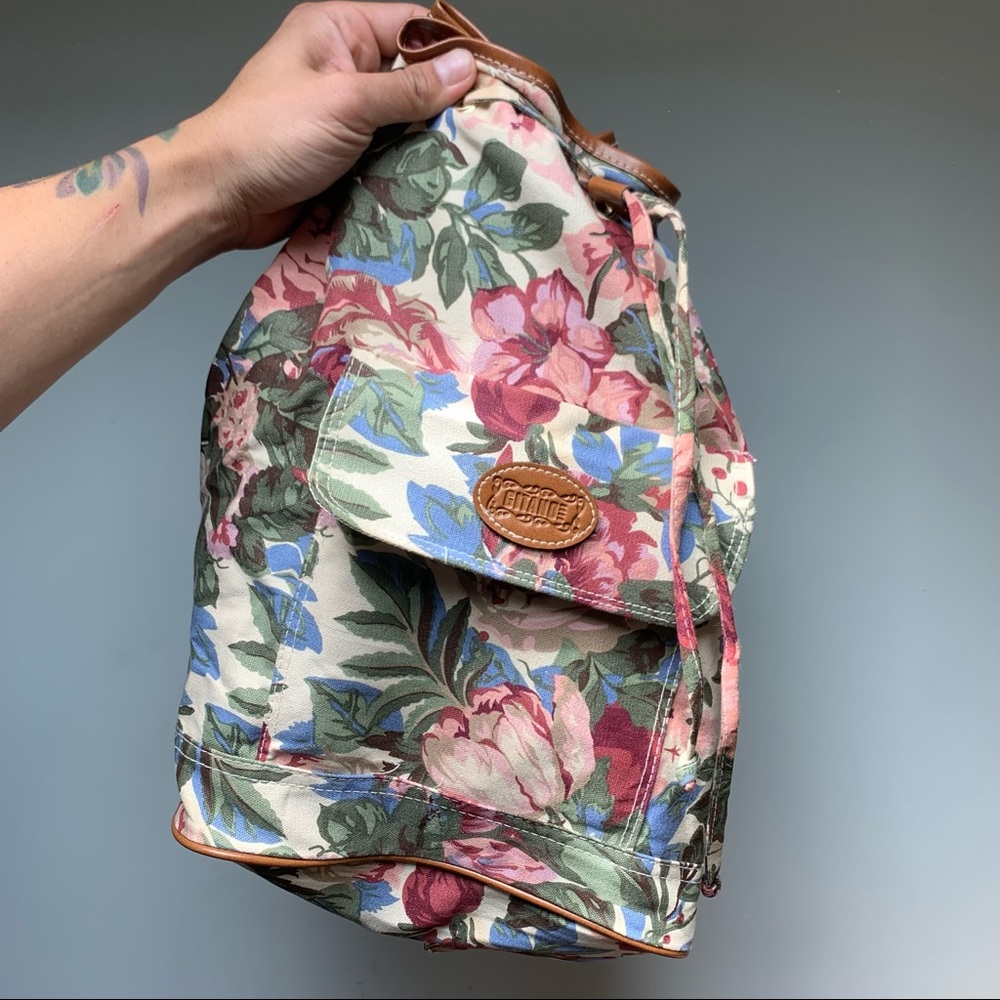 One-Strap Classic Floral Bag